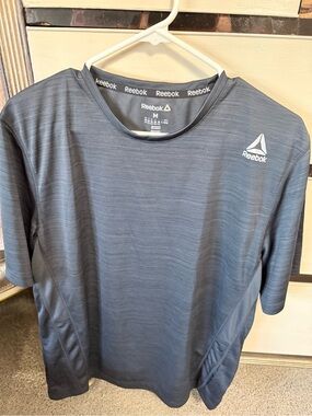 Reebok Men’s Heathered Slate Gray Performance Tee